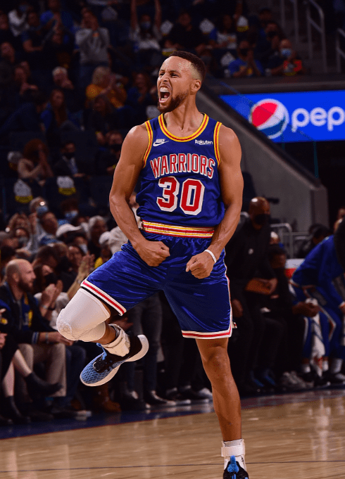 阿森纳成为第二支，在小组赛／联赛阶段10连胜的英伦球队（阿森纳成英伦足坛第二支在小组赛或联赛阶段豪取十连胜的球队）