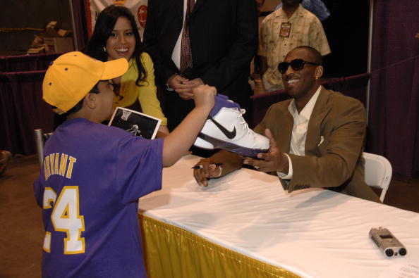 澳超半场：德斯波托夫斯基破门，十人珀斯光荣暂1-0西悉尼（澳超半场战报：十人珀斯光荣1-0领先西悉尼，德斯波托夫斯基建功）